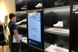 manage shoes in the showcase with RFID